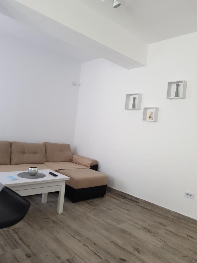 Moni Apartment Нэводари Экстерьер фото